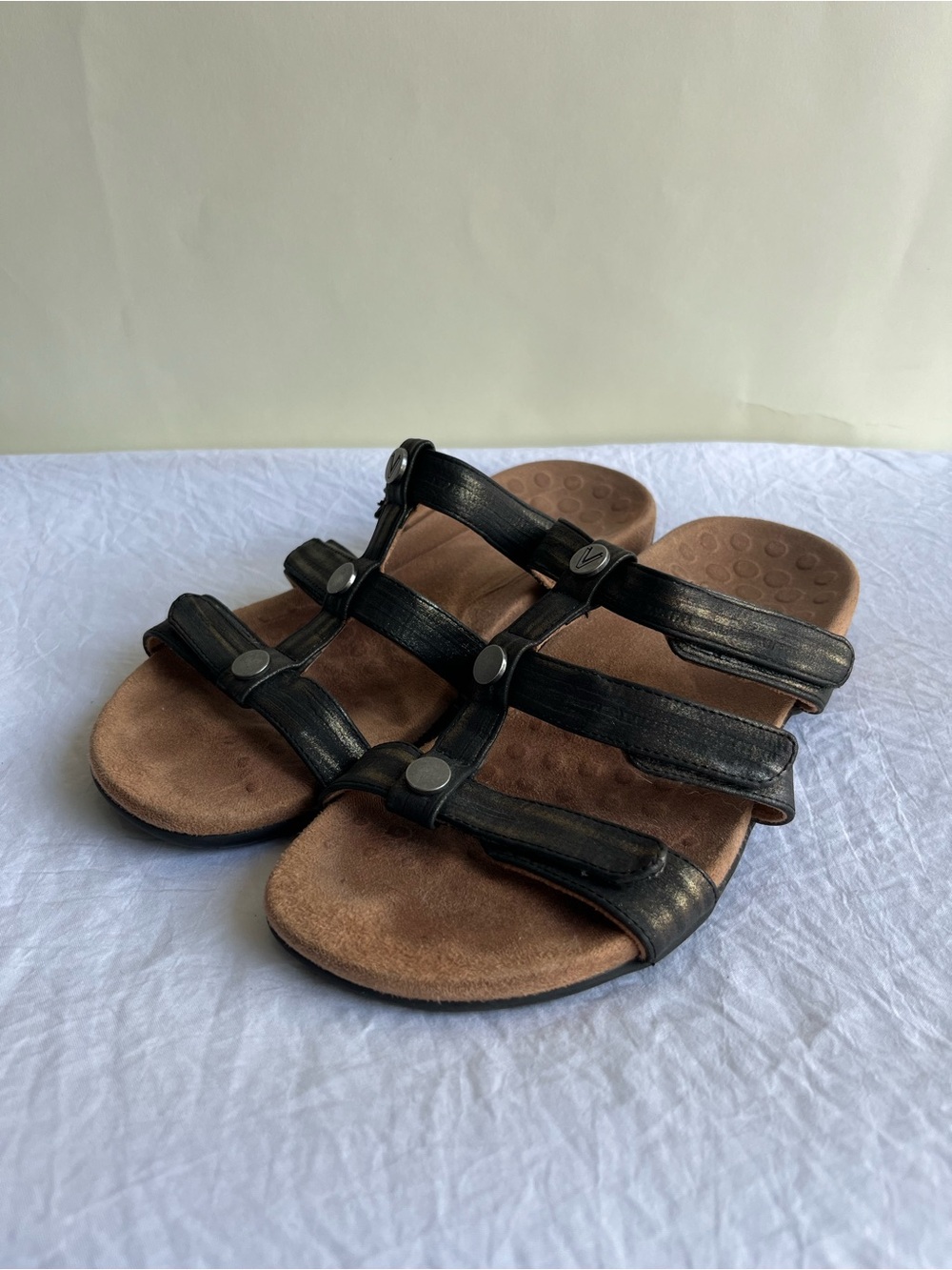 Vionic Amber Slide Black Gold Sz 8 38.5 Sandals Shoes READ DESCRIPTION!!